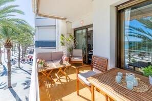 Outdoor dining - Apartment "La Mar" with Private Terrace & Wi-Fi (Altea)