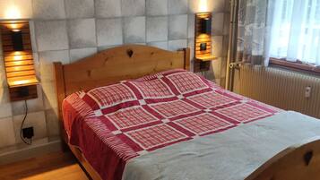 2 chambres, fer et planche Ă repasser