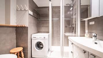 Douche, sĂšche-cheveux