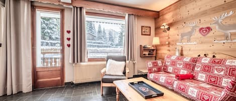 Fernseher, DVD-Player, Tischtennisplatte