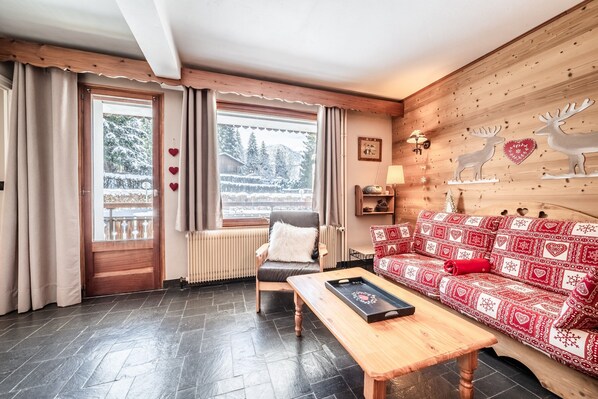 TV, DVD player, table tennis - Holiday Apartment 'Morzine' with Mountain View and Balcony (Morzine)
