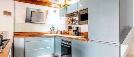 雪櫃、微波爐、焗爐、爐具