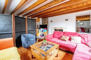 Televisie en een open haard