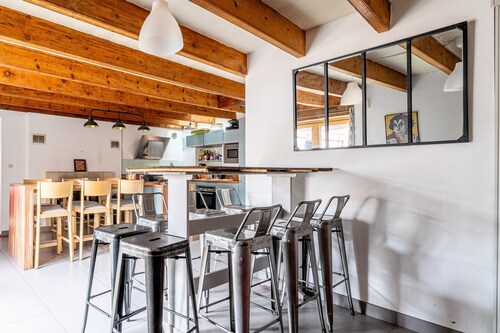 Holiday Home 'Maison Familiale Sud Nantes' with Private Garden and Wi-Fi