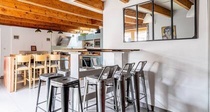 Holiday Home 'Maison Familiale Sud Nantes' with Private Garden and Wi-Fi