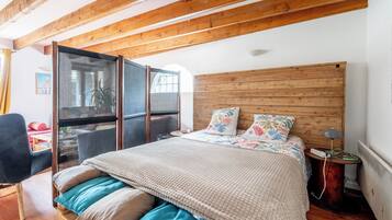 5 slaapkamers, een strijkplank/strijkijzer, gratis wifi, beddengoed