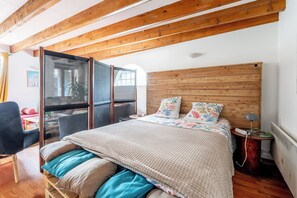 5 slaapkamers, een strijkplank/strijkijzer, gratis wifi, beddengoed