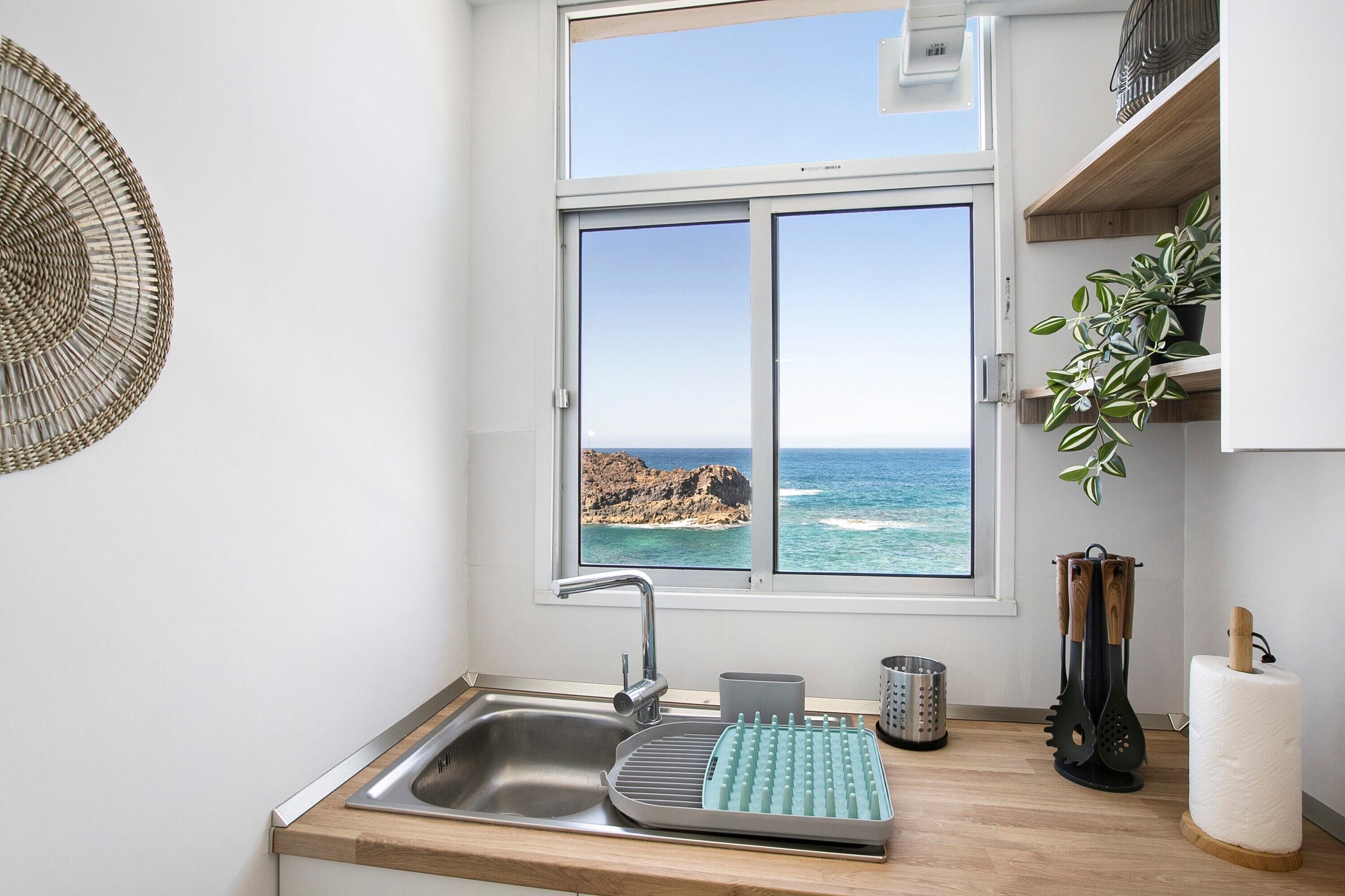 冰箱、微波炉、烤箱、炉灶