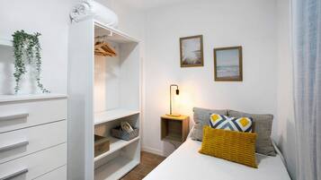 2 chambres, fer et planche à repasser, Wi-Fi gratuit, draps fournis