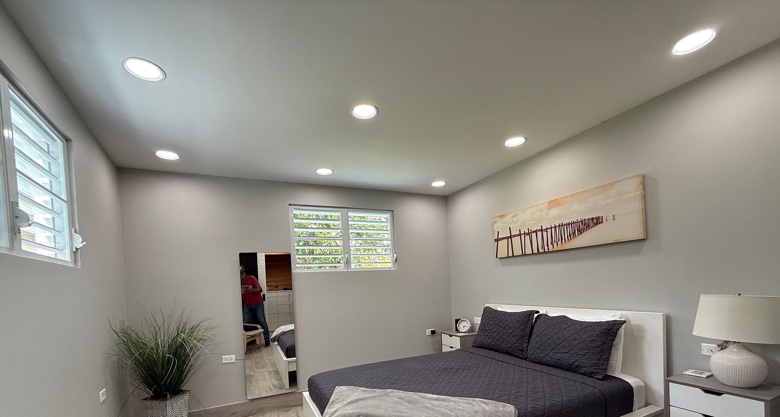 Cortinas blackout, tabla de planchar con plancha y wifi gratis 