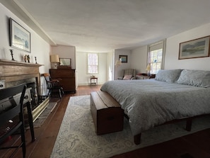 4 bedrooms, desk, iron/ironing board, free WiFi