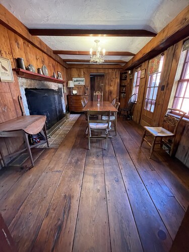 Charming idyllic farmhouse minutes to Great Barrington MA and Salisbury CT