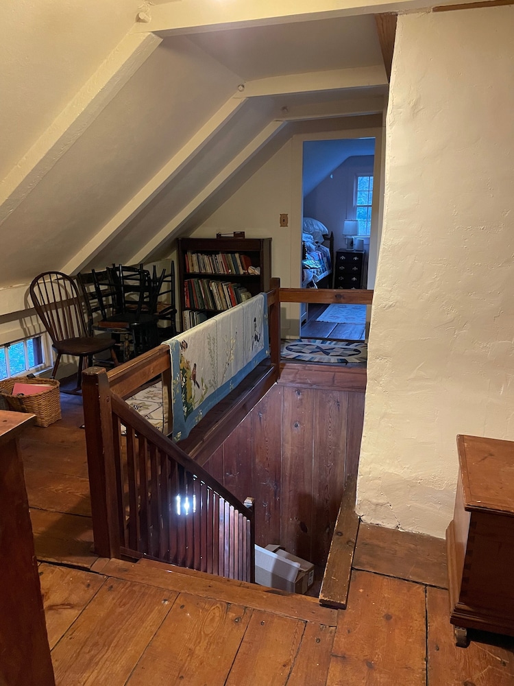 Charming historic farmhouse minutes to Great Barrington MA and