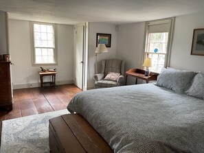 4 bedrooms, desk, iron/ironing board, free WiFi