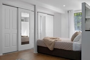 4 bedrooms, desk, iron/ironing board, bed sheets