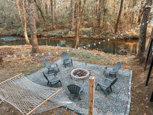 Nature's Cedar Creek Getaway-K
