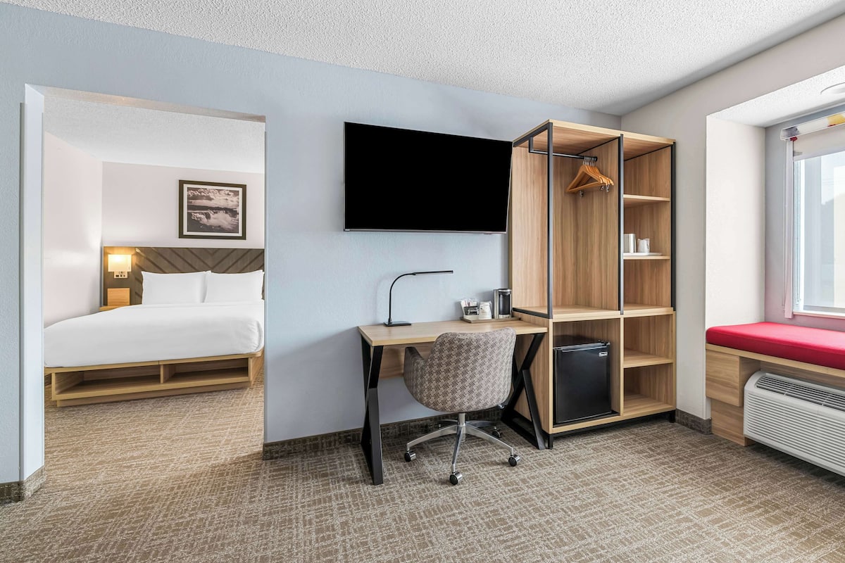 Suite, 2 grands lits, non-fumeurs (with Sofabed) | 1 chambre, ameublement personnalisé, bureau