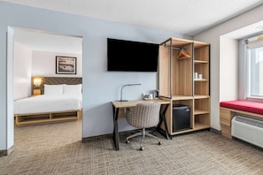 Suite, 2 Queen Beds, Non Smoking (with Sofabed)