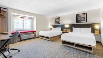 Chambre Standard, 2 grands lits, accessible aux personnes à mobilité réduite, non-fumeurs | Ameublement personnalisé, bureau