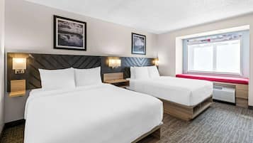 Suíte, 2 camas Queen, para não fumantes (with Sofabed) | 1 quarto, individualmente mobiliados, escrivaninha