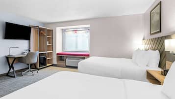 Quarto standard, 2 camas Queen, acessível, para não fumantes | 1 quarto, individualmente mobiliados, escrivaninha