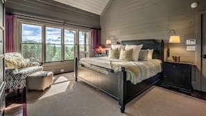 6 bedrooms, desk, iron/ironing board, free WiFi