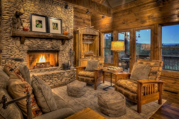 Télévision, cheminée, baby-foot