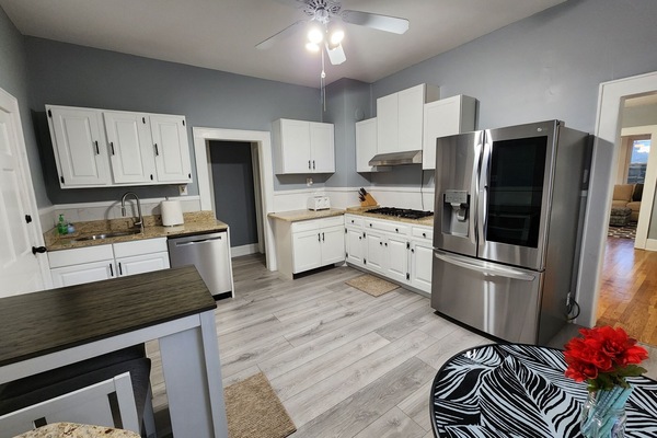 Frigorífic, microones, placa de cuina i rentaplats