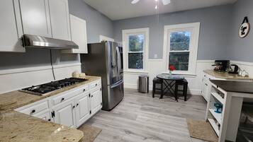 Fridge, microwave, stovetop, dishwasher