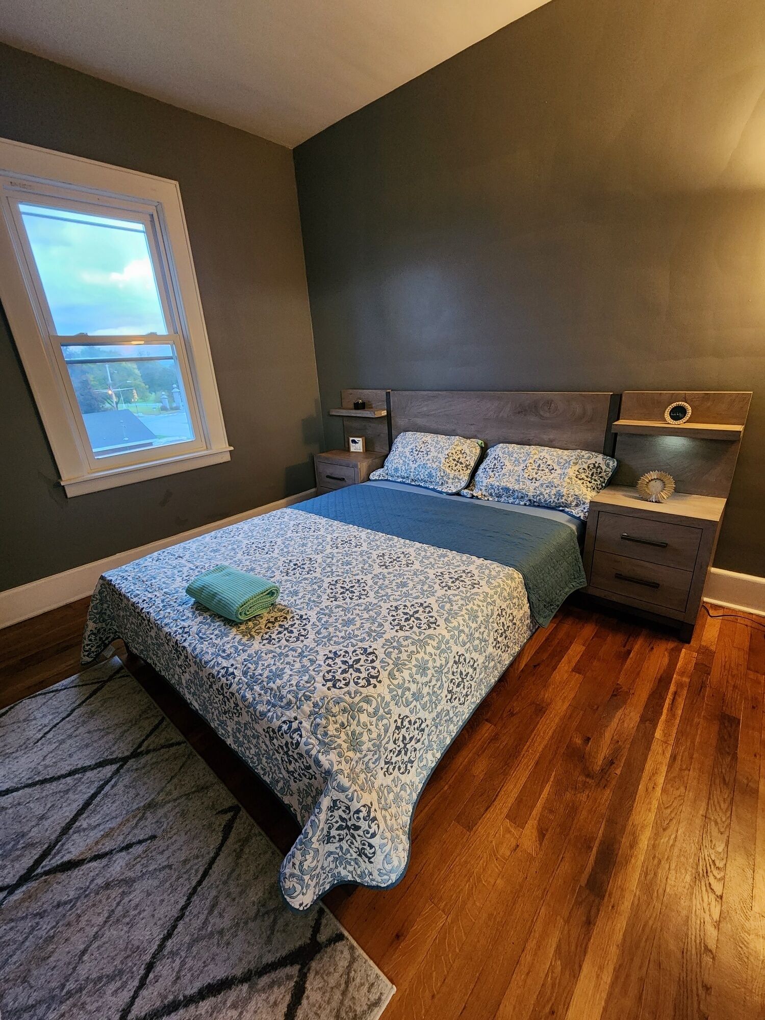 3 多间卧室、客房内保险箱、熨斗/熨衣板、免费 WiFi