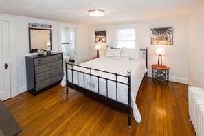 4 bedrooms, internet, bed sheets