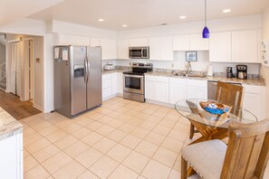 Fridge, oven, stovetop, coffee/tea maker