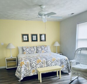4 bedrooms, WiFi, bed sheets - Sea Home - North End VB (Virginia Beach)