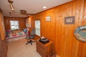 3 bedrooms, internet, bed sheets