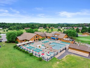 Una piscina techada, una piscina climatizada