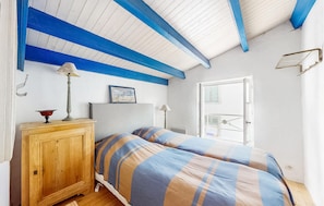 2 bedrooms, iron/ironing board, free WiFi