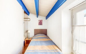 2 bedrooms, iron/ironing board, free WiFi