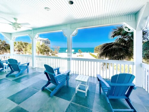 NEW LISTING! OCEAN PARADISE: BEACHFRONT, SLEEPS 12, 2 CARTS, POOL, GAMES, & FUN