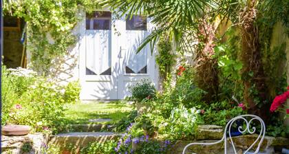 Nice home in Saint-Martin-de-RĂ©