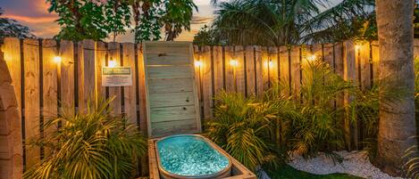 Outdoor spa tub