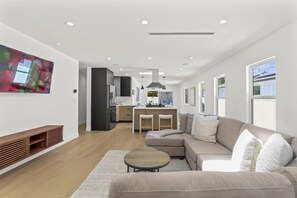 Smart-TV, Tischtennisplatte