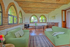 Télévision, cheminée