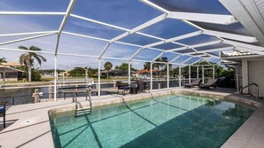 Unclassified image, 5 of 30, button - Modern, sleek and chic are only a few words to describe this home. (Marco Island)