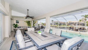 Unclassified image, 3 of 30, button - Modern, sleek and chic are only a few words to describe this home. (Marco Island)