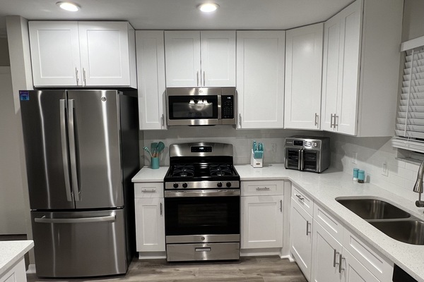 KĂŒhlschrank, Mikrowelle, Ofen, Herdplatte