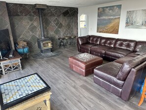 Living area - A slice of paradise nestled on 32 acres of pristine desert in Lucerne Valley.  (Lucerne Valley)