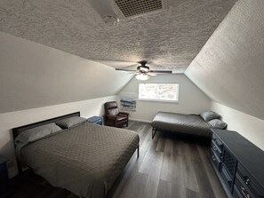4 bedrooms, iron/ironing board, WiFi, bed sheets