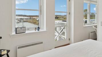2 bedrooms, iron/ironing board, free WiFi