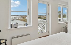 2 bedrooms, iron/ironing board, free WiFi