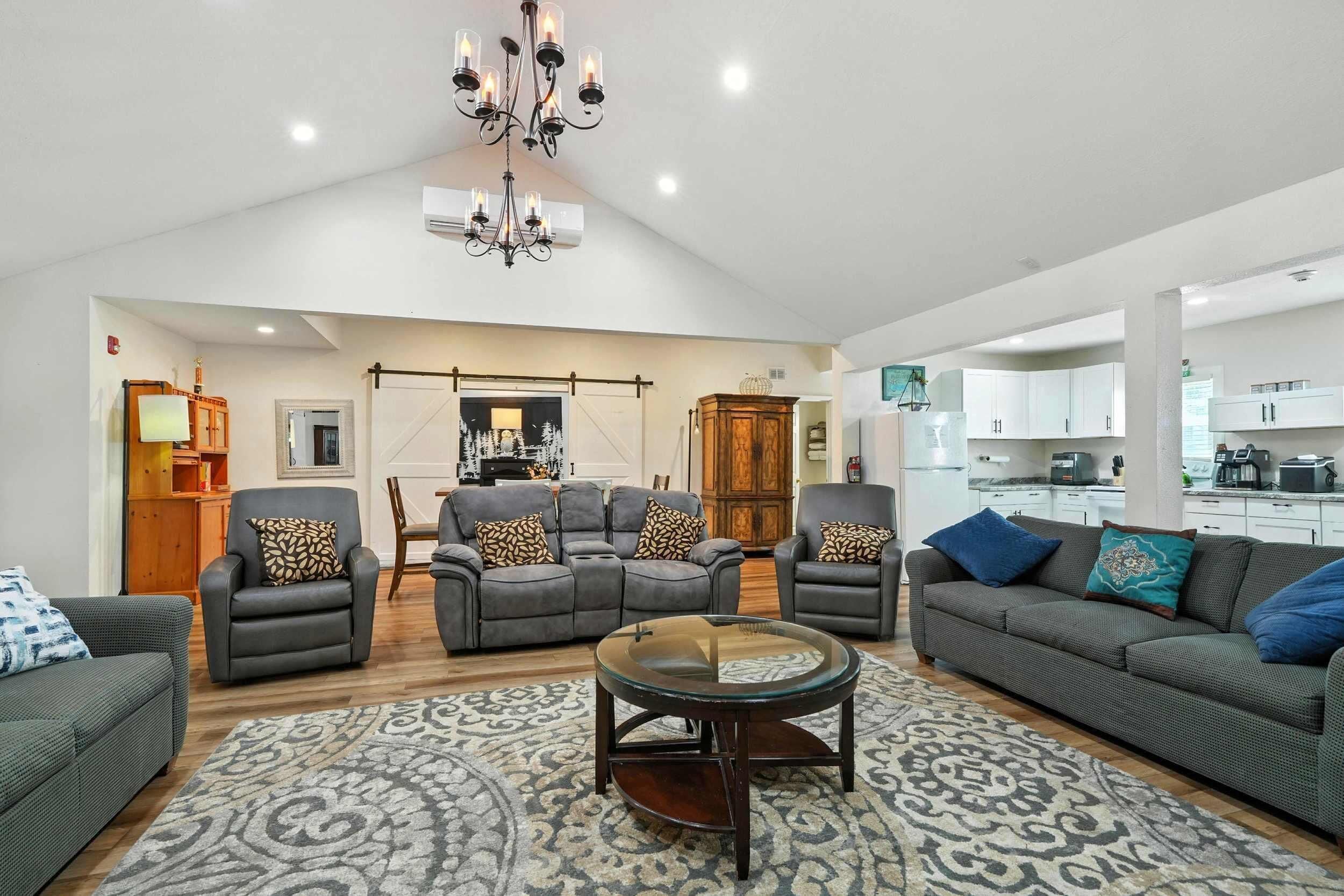 Family Cabin, 4 Bedrooms, Kitchen, Resort View | Desk, blackout drapes, free WiFi